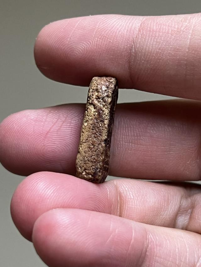 พระเนื้อผงจุ่มรักเก่า รูปที่ 4