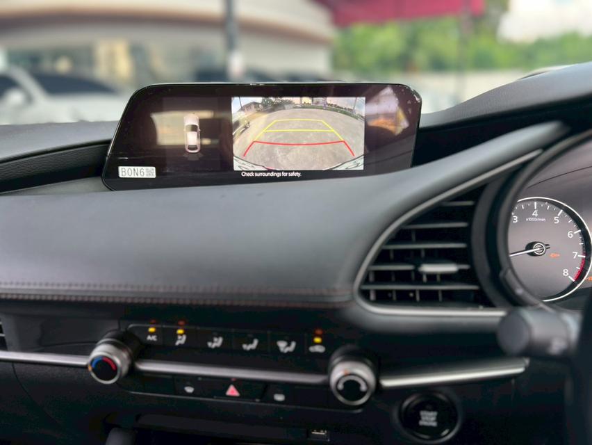 ปี 2022 MAZDA MAZDA3, 2.0 S SPORTSโฉม ปี19-ปัจจุบัน 5Dr สีนำ้ตาล รองท็อปเครื่องยนต์ SKYACTIV-G 2.0 เบนซิน 12