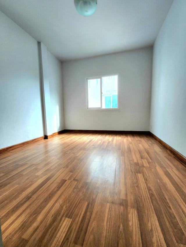 ทาวน์โฮมวัชรพล 3ชั้น หลังมุม หมู่บ้านเดอะริคโค้ ทาวน์ วัชรพล ถนนร่วมมิตรพัฒนา(ใกล้ห้าแยกวัชรพล) 10