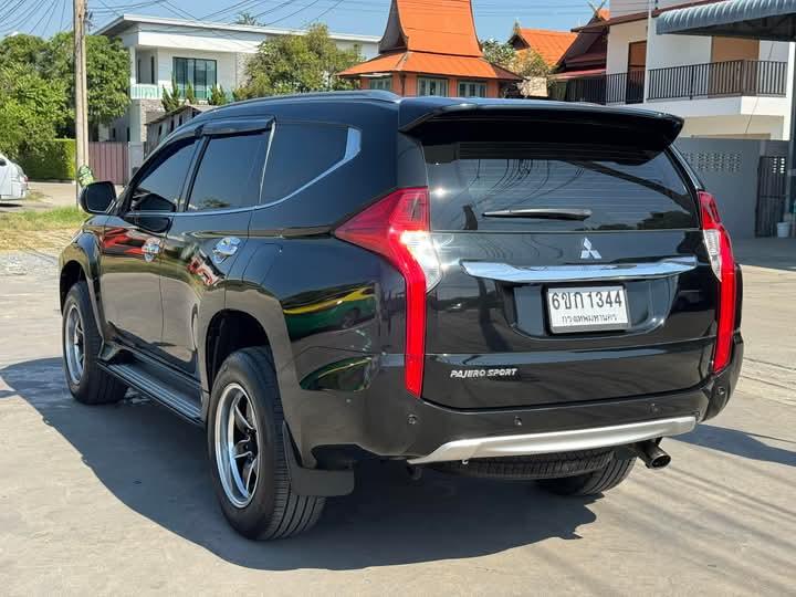 Mitsubishi Pajero สีดำสวย 7