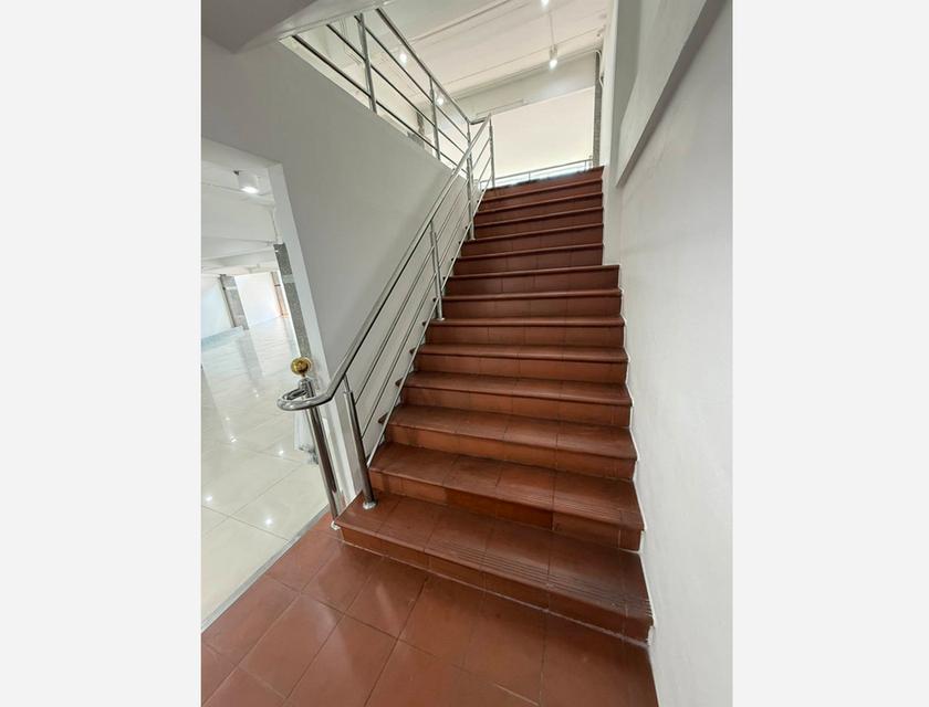 ขายอาคารพาณิชย์ สำนักงาน 5 ชั้น พื้นที่กว่า 849 ตารางเมตร ติดถนนลาดพร้าว ติดรถไฟฟ้าสีเหลือง บางกะปิ 11