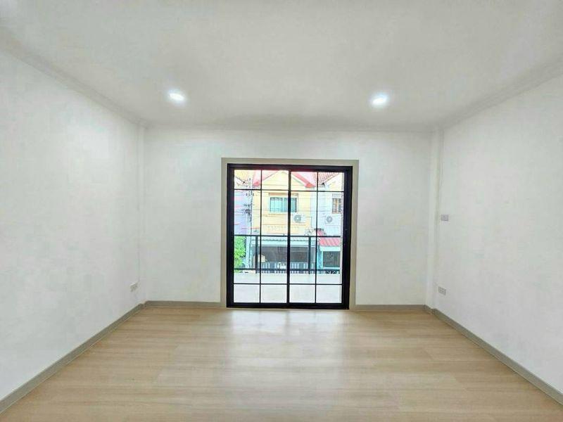 🔥 🏡 ✦ บ้านสวยพร้อมอยู่ ทำเลดี! ✦ 🏡 🔥 ขายทาวน์เฮาส์รีโนเวทใหม่ทั้งหลัง พร้อมเข้าอยู่ โซนนนทบุรี ✨ ราคาเพียง 1.59 ล้านบาท! 18