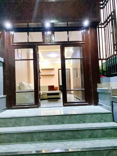 กรุงเทพกรีฑา5-13 ถูกสุดในโลก 5ฺนอน คฤหาสน์แนวตั้ง MRT ศรีกรีฑา 1.5กม. หัวหมาก ให้เช่าโฮมออฟฟิศ 4 ชั้น 40ตรว. 400ตรม. 6น้ 2