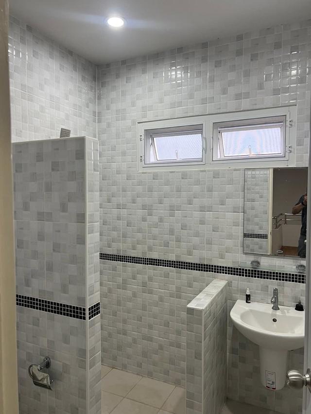 🏡✨ ให้เช่าบ้านเดี่ยวสองชั้น บ้านนอกโครงการ ทำเลใกล้เมือง ตั้งอยู่ในชุมชนคุณภาพ 🌿 ซอยเงียบสงบ เป็นส่วนตัว เหมาะสำหรับอยู่อาศัย 🏠💙 2