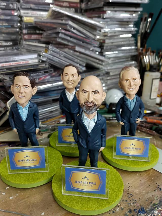 ตุ๊กตาเกษียณอายุงาน,ของที่ระลึกเกษียณงานงานปั้นโมเดลตุ๊กตาตามแบบจากไฟล์รูปภาพสั่งปั้นออนไลน์