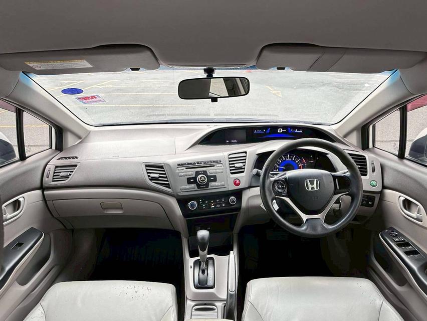 Honda Civic FB 1.8 S เกียร์ Auto สีขาว ปี 2013 11