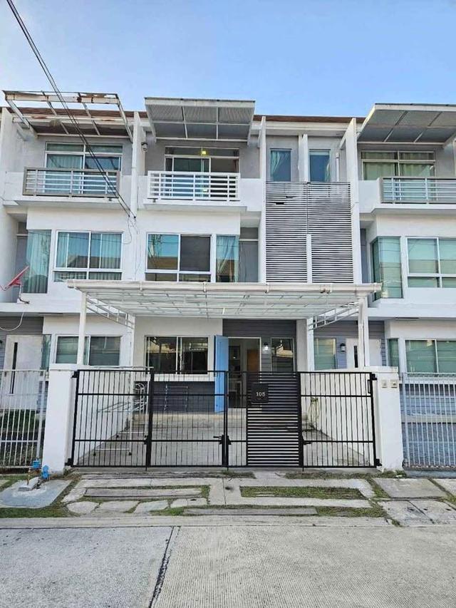  ขาย/เช่าบ้าน ทาวน์โฮม 3 ชั้นหมู่บ้าน " บ้านใหม่พระรามเก้า-ศรีนครินทร์ 