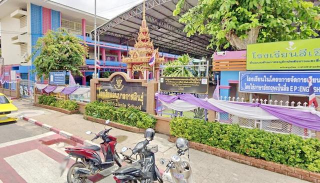 รร.กมลาไสย 700 ม. ทำเลทอง กาฬสินธุ์ ให้เช่าอาคารพาณิชย์ 3 ชั้น ให้เช่าชั้น 1 พร้อมป้ายโฆษณา 20 ตร.วา. 80 ตร.ม.1 น้ำ 5