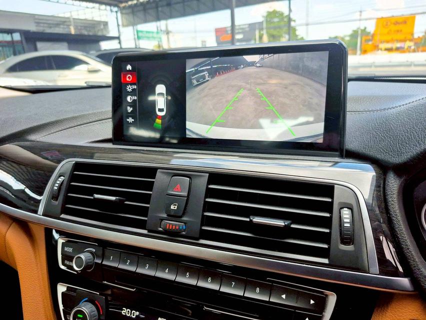 BMW 320d Iconic ปี2019 6