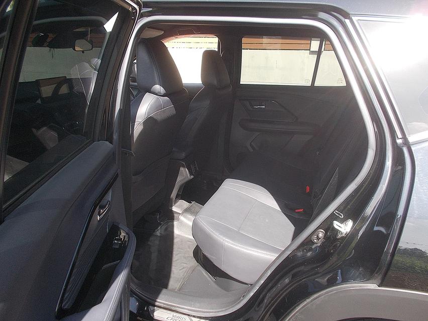 Toyota Yaris Cross 1.5 HEV Premium ปี 2024 10