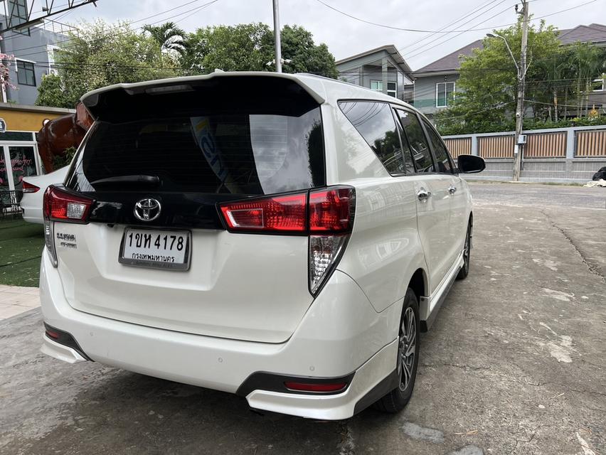 Toyota INNOVA 2.8 Crysta #0818061242