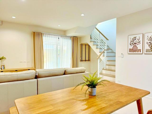 ทาวน์โฮม 3 ชั้น กว้าง 5.5 เมตร 3-4นอน 4 น้ำ ARL ลาดกระบัง 900 ม. รอยัลลาดกระบังกอล์ฟ จอดรถ2-3คัน 20 ตร.ว. 240 ตร.ม. สุวร 6