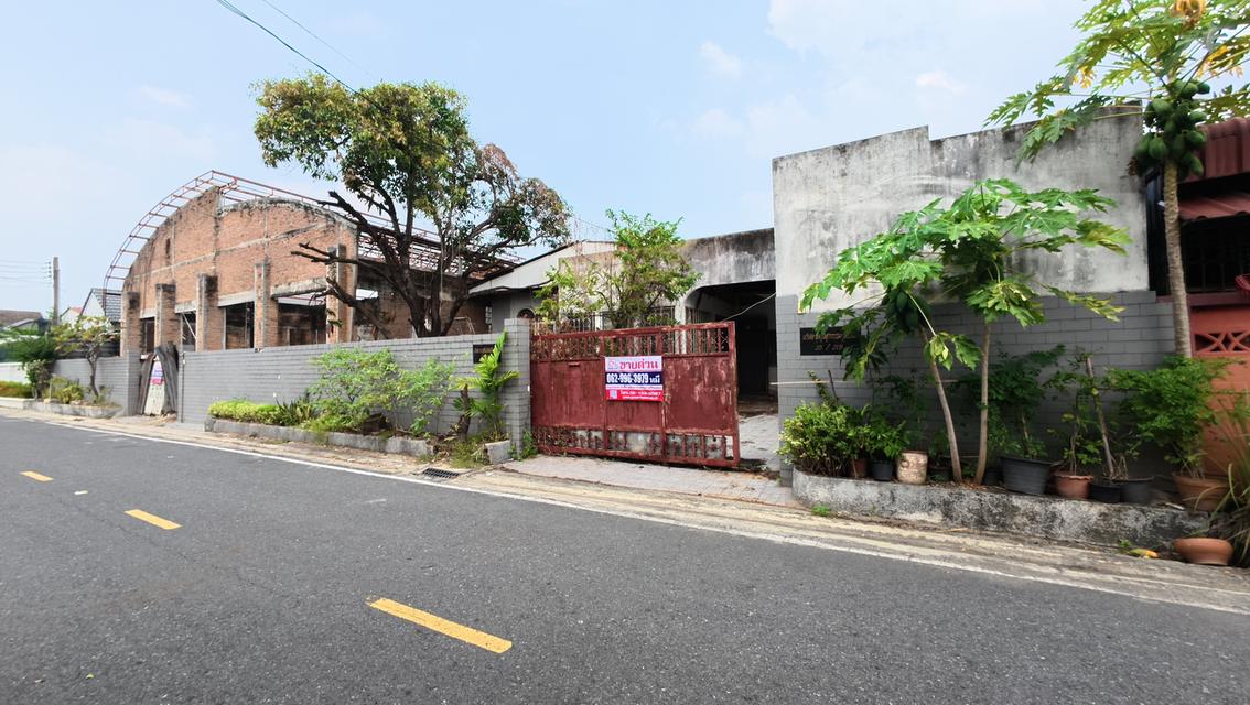 ที่ดินพร้อมสิ่งปลูกสร้าง ซอยสี่ไชยทอง 18 ถนนแจ้งวัฒนะ ต.บางตลาด อ.ปากเกร็ด จ.นนทบุรี 1