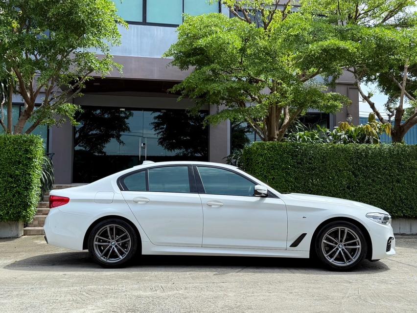 2020 BMW 520D MSPORT G30 รถมือเดียวออกป้ายแดง รถวิ่งน้อย เข้าศูนย์ทุกระยะ ไม่เคยมีอุบัติเหตุครับ