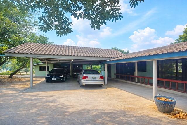 โรบินสัน บ้านเดี่ยวชั้นเดียว 2 หลัง ติดไทวัสดุ ฉะเชิงเทรา 600ม. 3นอน 3น้ำ ตลาดโสธร 1.2 กม. 299 ตร.ว. 6 คัน ถ.ฉะเชิงเทรา- 4