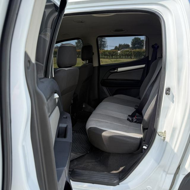 CHEVROLET COLORADO LT 4ประตู 2017 ✅สวย สะอาด น็อตไม่ขยับ ✅สีเดิม ไม่เคยชน ไมล์น้อย ✅คู่มือรถ เล่มสวย พร้อมโอน ขายสดเพียง🔥249,000฿🔥 11