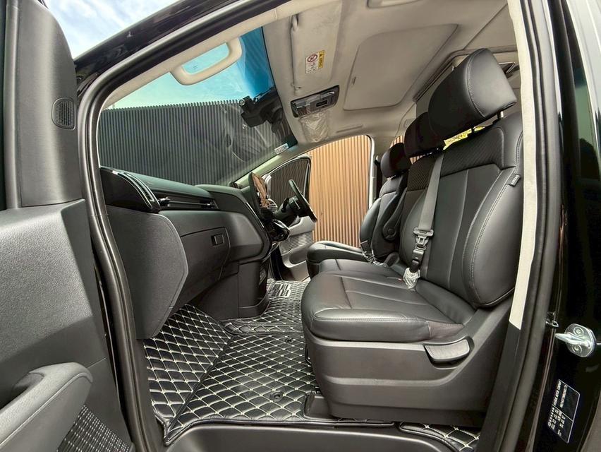 รหัสรถ AP7737 Hyundai Staria Premium Sunroof 2.2D 8AT ปี 2022 สีดำ ตัวtop รูปที่ 10