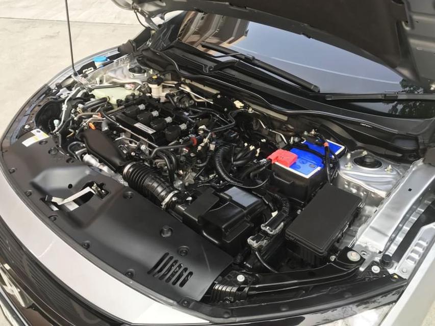 Honda Civic 1.5RS Turbo  6