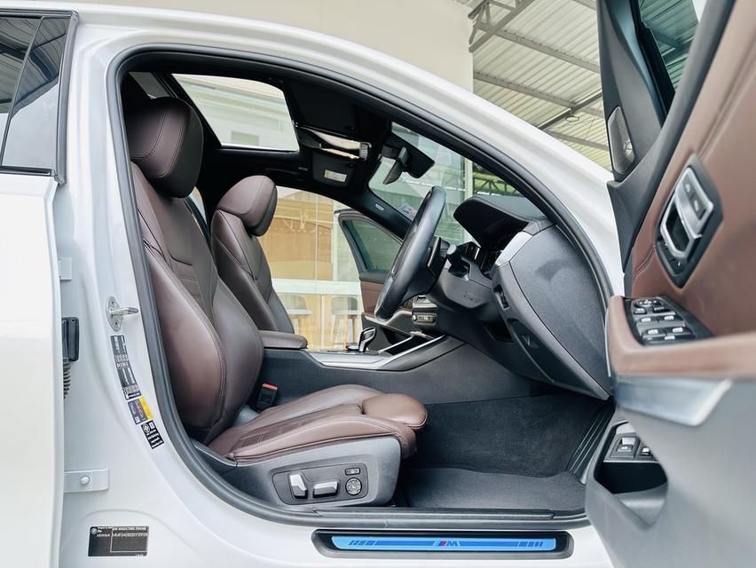 รหัสรถ TBM2929 🎖️2023 BMW 330e M Sport Plug-in Hybrid โฉม G20🎖️ 11