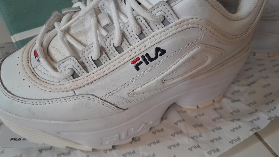 รองเท้าผ้าใบส้นตึก Fila