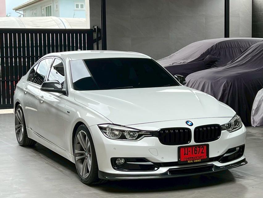 BMW 320i 2.0 F30 Sedan 2