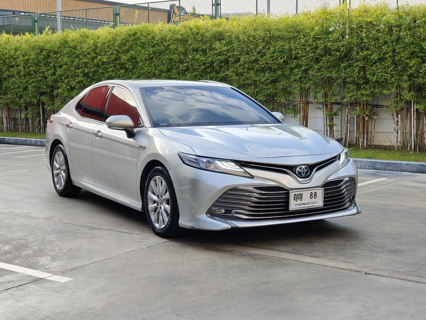 Toyota Camry 2.5 Hybrid Premium AT 