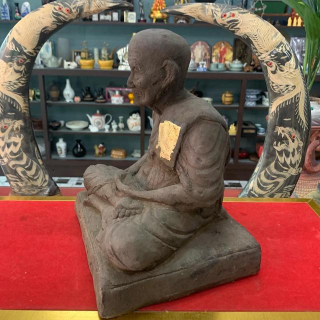 หลวงปู่ทวดองค์ใหญ่ เนื้อดิน 5