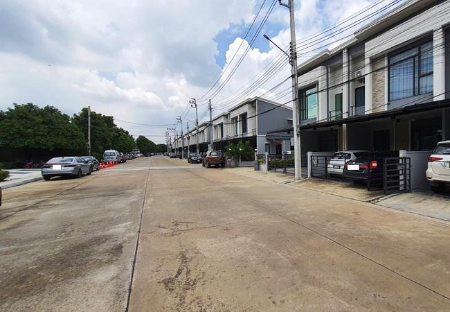 ขายทาวน์เฮ้าส์ หมู่บ้านพลีโน่ พหลโยธิน-วัชรพล เนื้อที่ 21.8 ตร.ว. 2 ชั้น 3 นอน 3 น้ำ 2