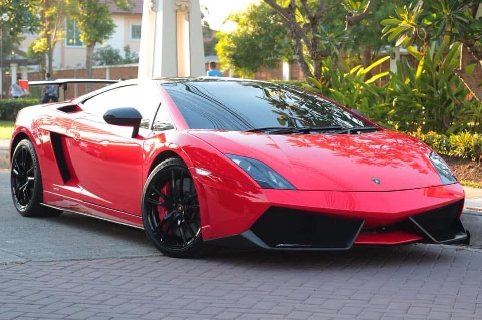 รถ Lamborghini Gallardo สีแดง