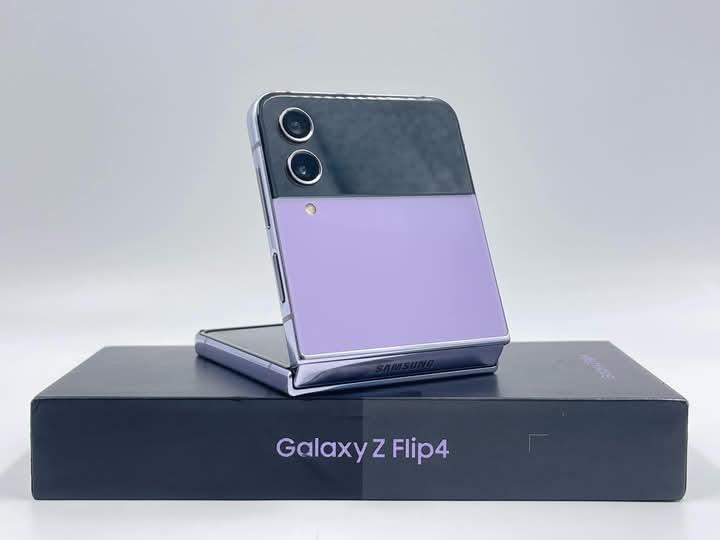 Galaxy Z Flip 4 สีม่วง  1