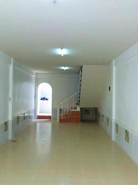 ตลาดเอกมัย 500 ม. ฟู้ดแลนด์ เพชรบุรี 300 ม.ให้เช่าตึกแถว 3 ชั้น 18 ตร.วา. 210 ตร.ม. 2 นอน 1 น้ำ อาร์ซีเอ 1.1 กม. 2