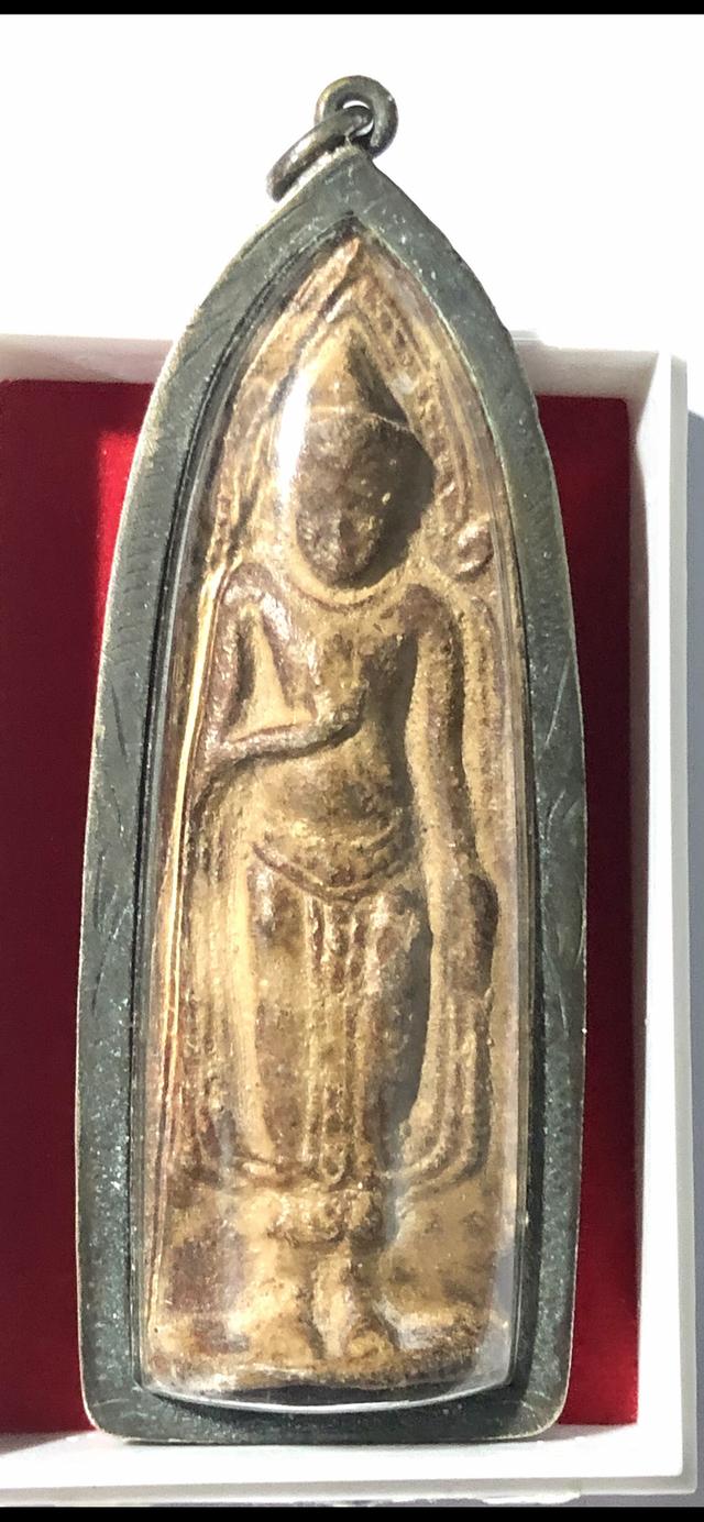 พระร่วงหลังรางปืนกรุวัดพระศรีรัตนมหาธาตุ อำเภอศรีสัชนาลัย (เมืองเชลียง) จังหวัดสุโขทัย