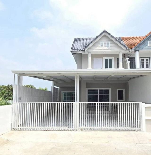 🚗🚗 จอดรถในบ้านได้ถึง 2 คัน 🚗🚗หมู่บ้านบัวทอง4  (คุณาภัทร) บางบัวทองทาวน์เฮ้าส์ 2 ชั้น  หลังมุมในส่วนตัว ตกแต่งใหม่พร้อมอยู่ 1