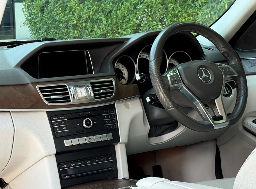 2016 BENZ E 200 EDITION E รถออกศูนย์ BENZ THAILAND รถวิ่งน้อย เข้าศูนย์ตามระยะ รถไม่เคยมีอุบัติเหตุครับ 13