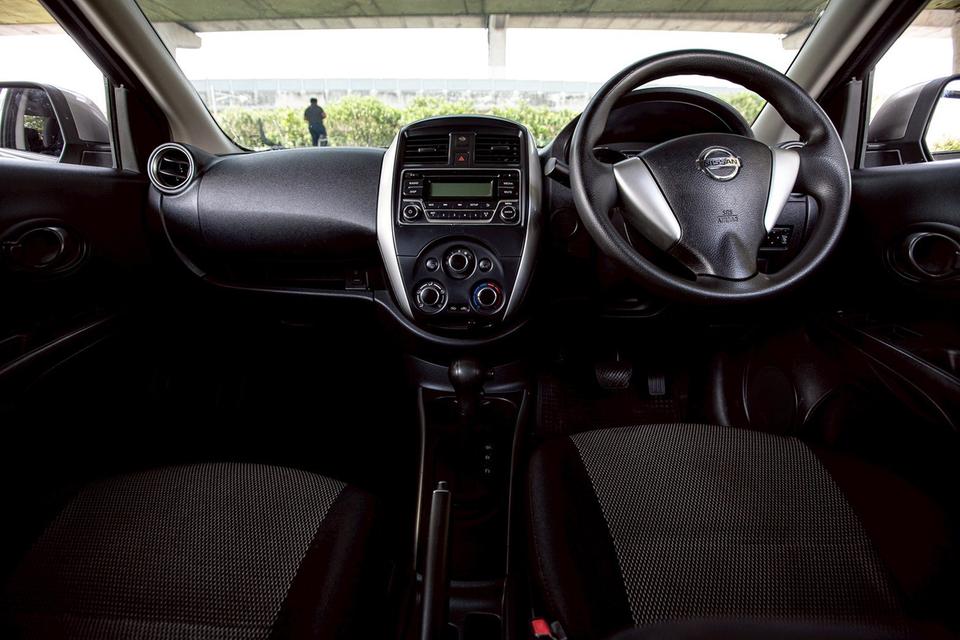Nissan Almera 1.2E ปี 2017 สีน้ำตาล มือเดียวป้ายแดง เกียร์ออโต้   14