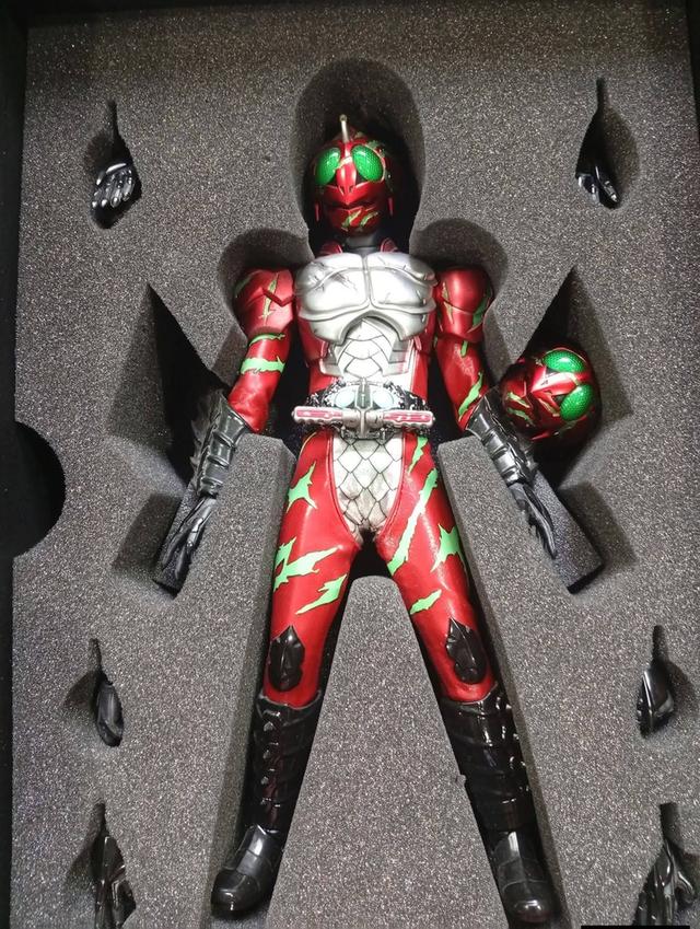 RAH 1/6 Kaman Rider Amazon Alfa