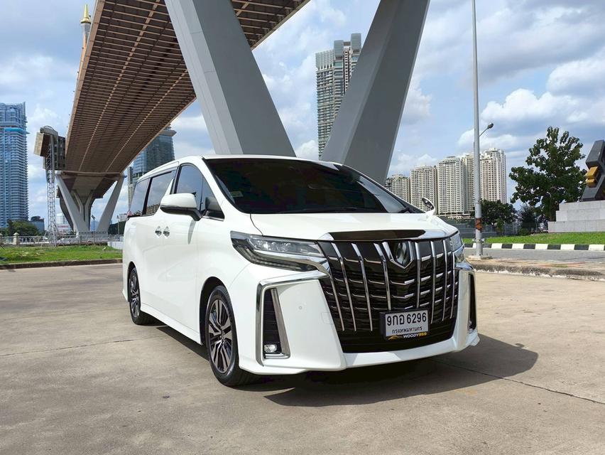 TOYOTA Alphard 2.5 S C-Package Van สีขาว ปี 2020 3