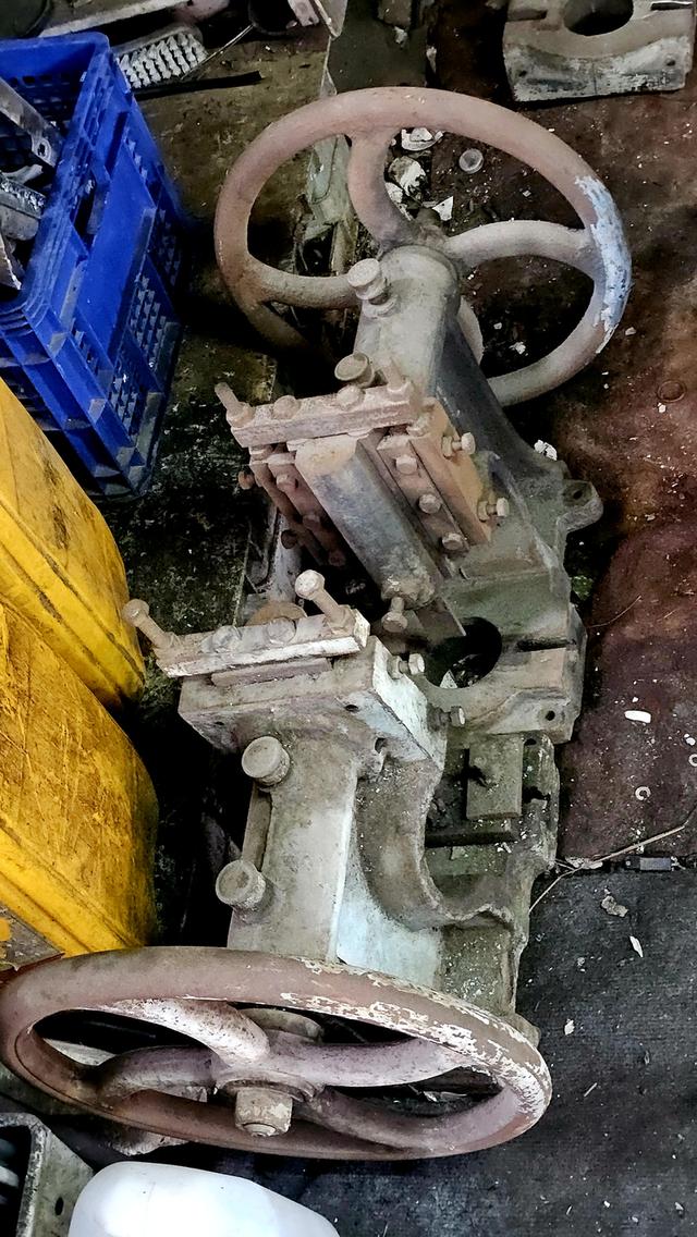 แท่นปั๊มพวงมาลัย 16 นิ้ว มี 5 ตัว