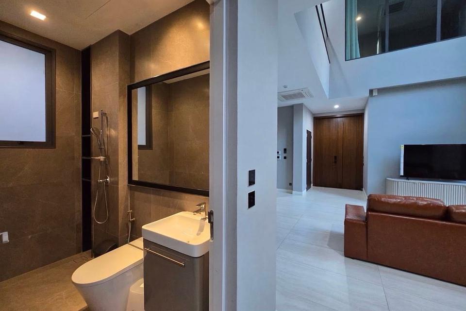 ให้เช่าบ้านหรู The Gentry พัฒนาการ 2บ้านเดี่ยว 3 ชั้น สไตล์ Luxury Villa พร้อมเฟอร์นิเจอร์ครบ ใกล้ Clubhouse เพียง 5 กม. ถึงทองหล่อ 10
