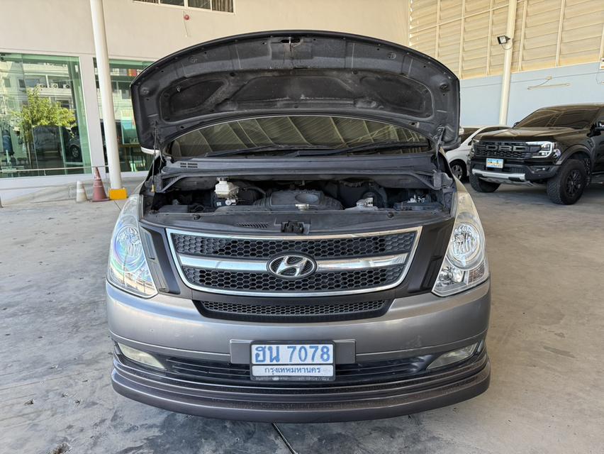 🚐 2011 HYUNDAI H1, DELUXE  รุ่น TOP สุด สีเทา ออโต้ รูปที่ 8
