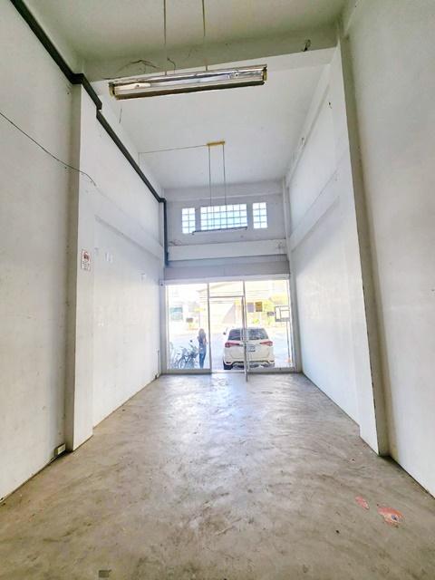 ตลาดไอยรา 2กม. ม.ธรรมศาสตร์ 3กม.โลตัส รังสิตคลองสอง 459 ม. 2แอร์ อาคาร 4.5 ชั้น ให้เช่า 20 ตร.วา 340 ตร.ม ติดถนนใหญ่ 2