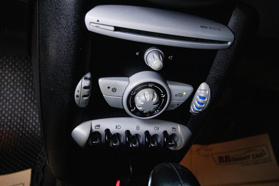 MINI COOPER ONE RHD  1.4  2010  9