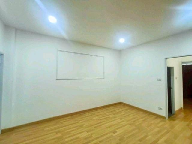 MRT วัชรพล ให้เช่าทาวเฮ้าส์ 2 ชั้น โรงเบียร์เยอรมันตะวันแดง รามอินทรา 190ม. Central EastVille4.45กม. รร.นานาชาติกีรพัฒน์ 7