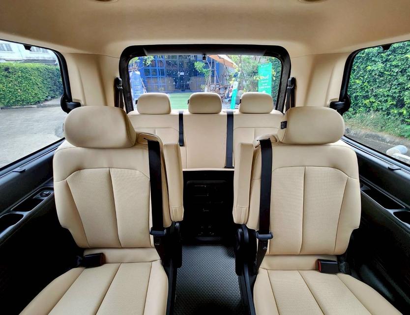 รหัสรถ PEAT550 🚐🚙HYUNDAI STARIA S ประตูไฟฟ้าคู่ สีดำ ภายในเบจ ปี 2 10