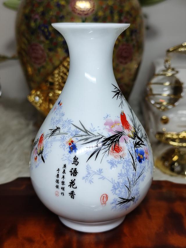 แจกันกระเบื้องเนื้องบางทรง ลูกแพร์ "ทรงอวี่หูชุน" (Yuhuchunping - 玉壶春瓶)  ลวดลายนกเกาะบนกิ่งไผ่และดอกไม้ รูปที่ 5