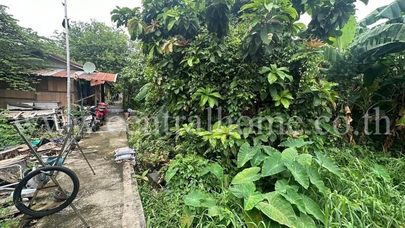 ที่ดินเปล่า พร้อมสิ่งปลูกสร้าง 1 ไร่ ถนนเลียบคลองประปา ฝั่งแจ้งวัฒนะ ทำเลดี 4