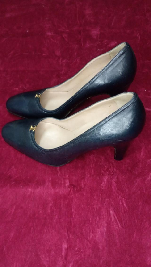 รองเท้าส้นสูงแบรนด์มือสอง 4