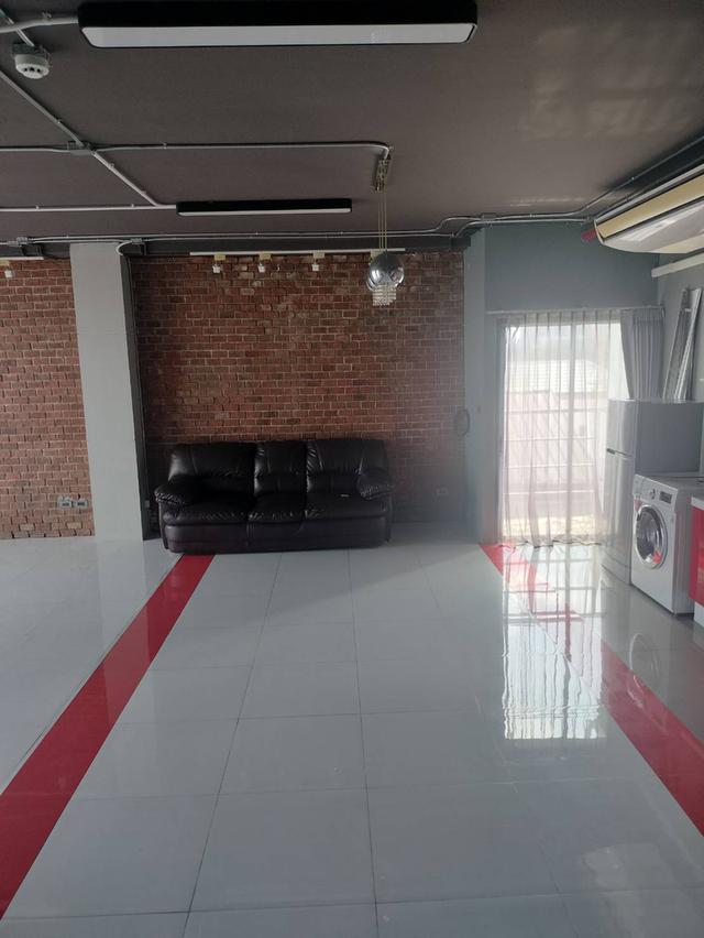 ให้เช่าพื้นที่ ย่านเอกมัย(ถนนซอย) ชั้น 4 พื้นที่ 83 ตร.ม. เหมาะทำโชว์รูม ออฟฟิศ ฯลฯ ทำเลดีใกล้ ทองหล่อ พร้อมพงษ์ สุขุมวิท  พร้อมเข้าอยู่ 9