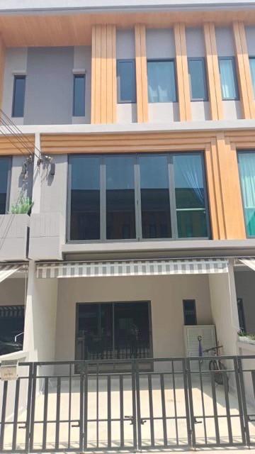 ให้เช่าทาวน์โฮม 3 ชั้น ย่านพัฒนาการตัดใหม่ Eigen Premium Townhome ซอยพัฒนาการ 99 เฟอร์ครบ 4 ห้องนอน ใกล้สวนหลวง ร.9 