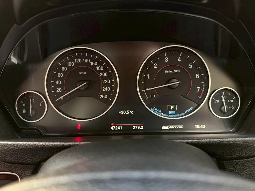 BMW 330e Sport Plug-in Hybrid ปี 2018 สีขาว-เบาะแดงไมล์เพียง 47,xxx km 17